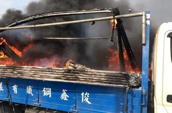 小白遭受火烧四肢灼伤 日前出院超开心蹦跳 | 狗