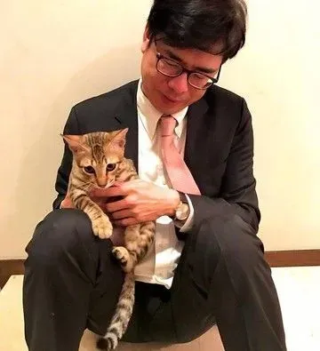 朕也想亮亮相! 爱猫乱入直播超会刷存在感