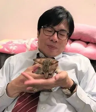 朕也想亮亮相! 爱猫乱入直播超会刷存在感 | 猫