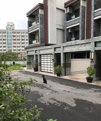 准备洗澡爱犬突然吼叫 浴室玻璃爆裂救主人一命 | 狗