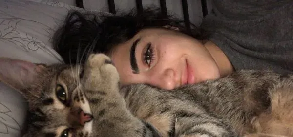 养猫千日用在一时! 被锁屋外爱猫出现解救 | 猫