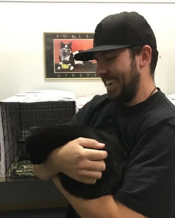 男孩大火中和爱猫失散 向圣诞爷爷许愿要牵引绳 | 猫